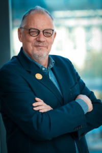 Dr. J�rgen Niebuhr